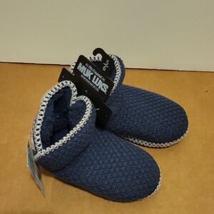 NWT: The Original MUK LUKS Women-s Slippers